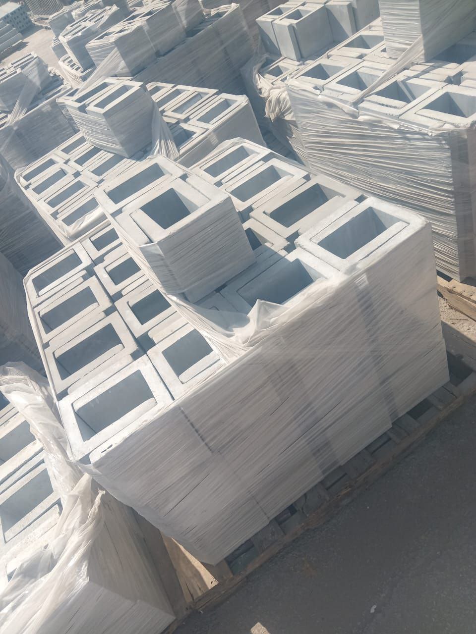   شبك حديد ارضيات   